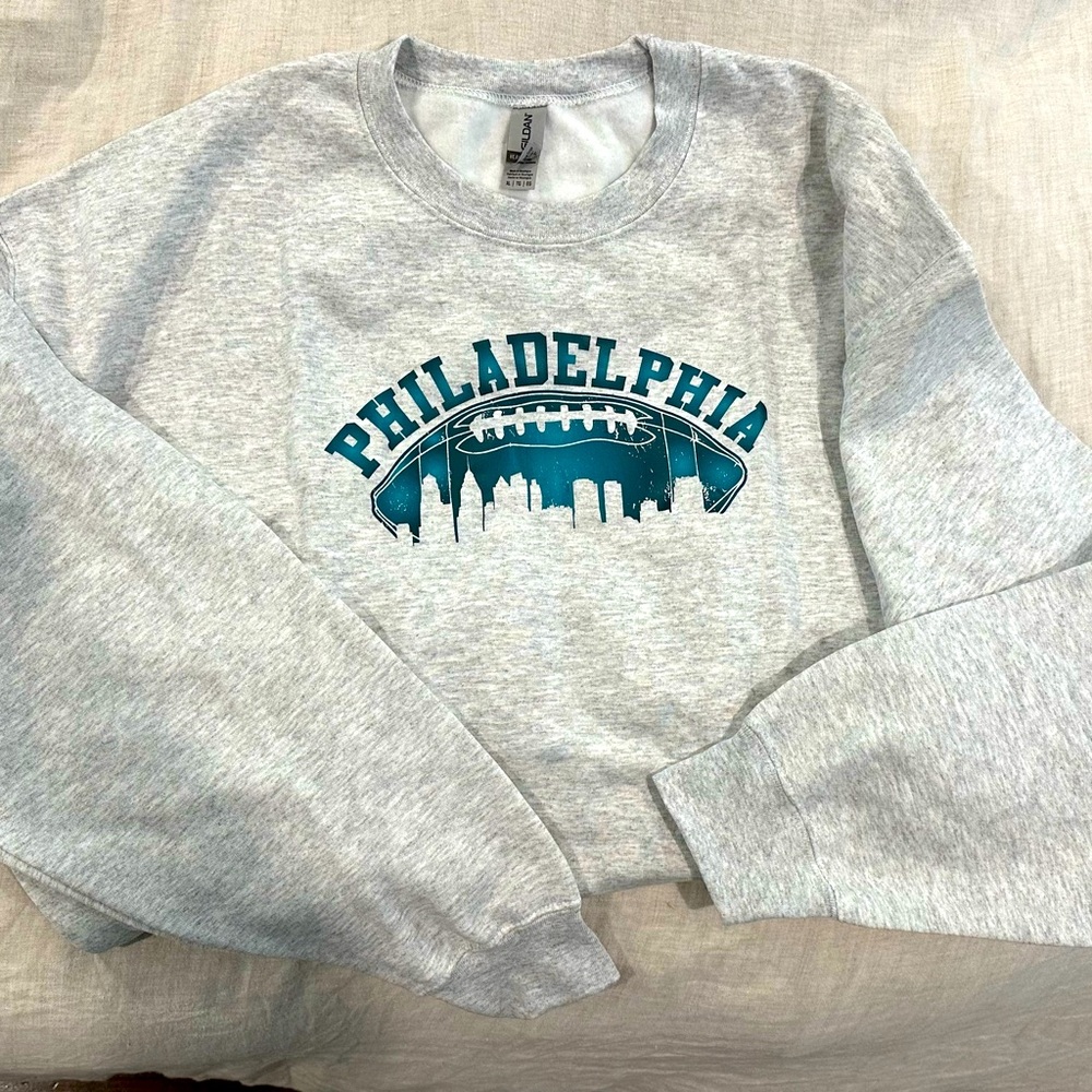 NEVER WORN - Gildan Heather Grey Philadelphia Eagles Sweatshirt